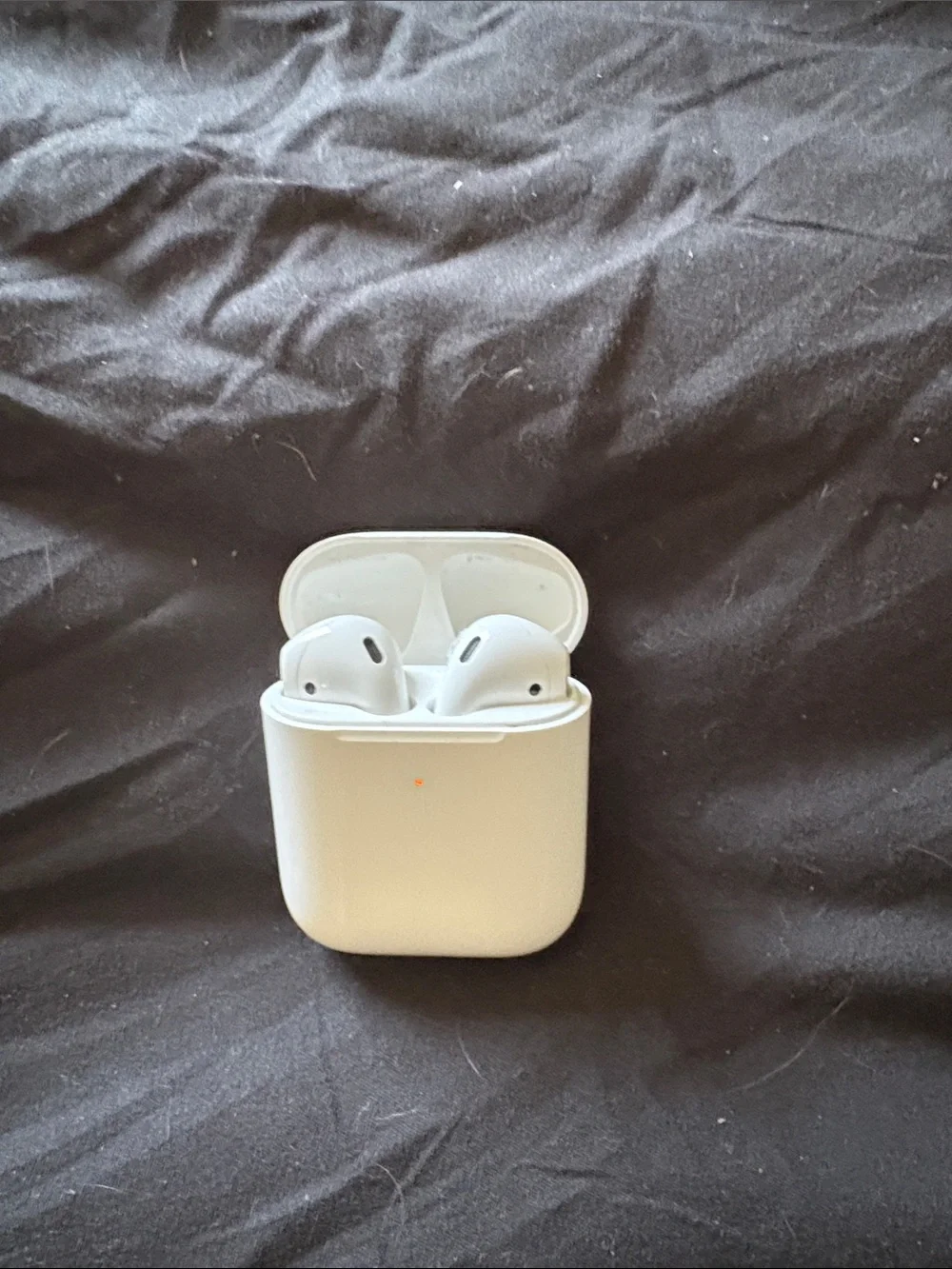 Apple White Wireless Earbuds with Charging Case and Cable